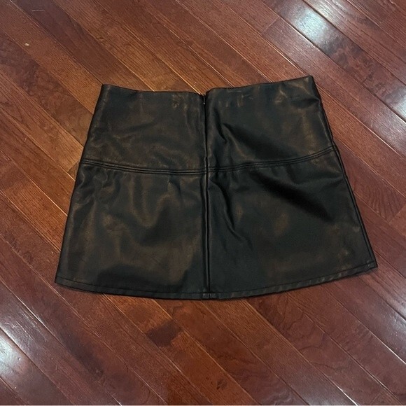 Jolt vegan faux leather black mini skirt size 9 NWOT - Picture 4 of 6